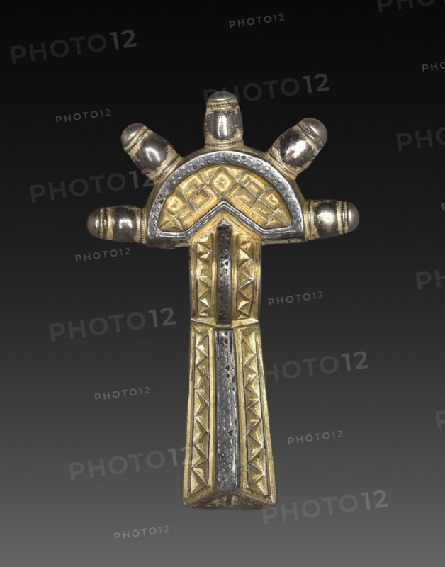 Bow Fibula, 550-550. Alemannic, 6th century. Silver gilt and niello; overall: 7.7 x 4.9 x 1.3 cm (3 1/16 x 1 15/16 x 1/2 in.)