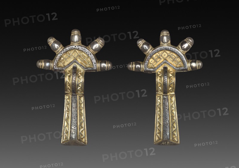 Bow Fibulae, 500-550. Alemannic, 6th century. Silver gilt and niello; overall: 7.7 x 4.9 x 2 cm (3 1/16 x 1 15/16 x 13/16 in.)
