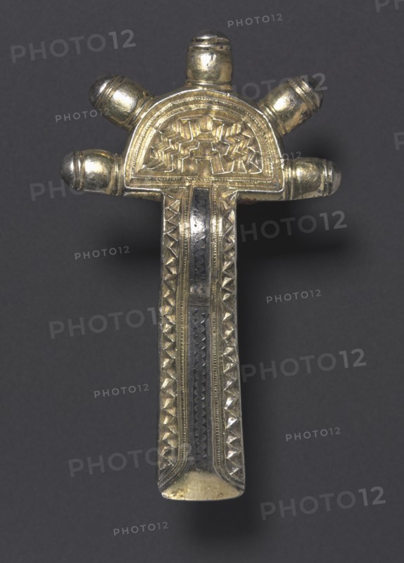 Bow Fibula, 500-550. Frankish, 6th century. Silver gilt and niello; overall: 7.7 x 4.5 x 1.1 cm (3 1/16 x 1 3/4 x 7/16 in.)