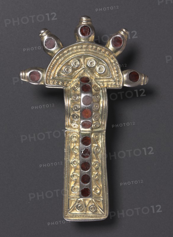 Bow Fibula, 500s. Frankish, 6th century. Silver gilt with garnets; overall: 9.1 x 5.7 x 2.7 cm (3 9/16 x 2 1/4 x 1 1/16 in.)