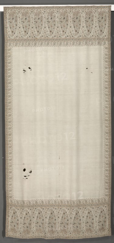 Long Shawl, c. 1815. Europe (England, Scotland or France), 19th century. Twill weave ground with supplementary weft pattern in 2/1 (Z) weave twill; silk, cotton; clipped pattern wefts on back; overall: 289.6 x 138.1 cm (114 x 54 3/8 in.).