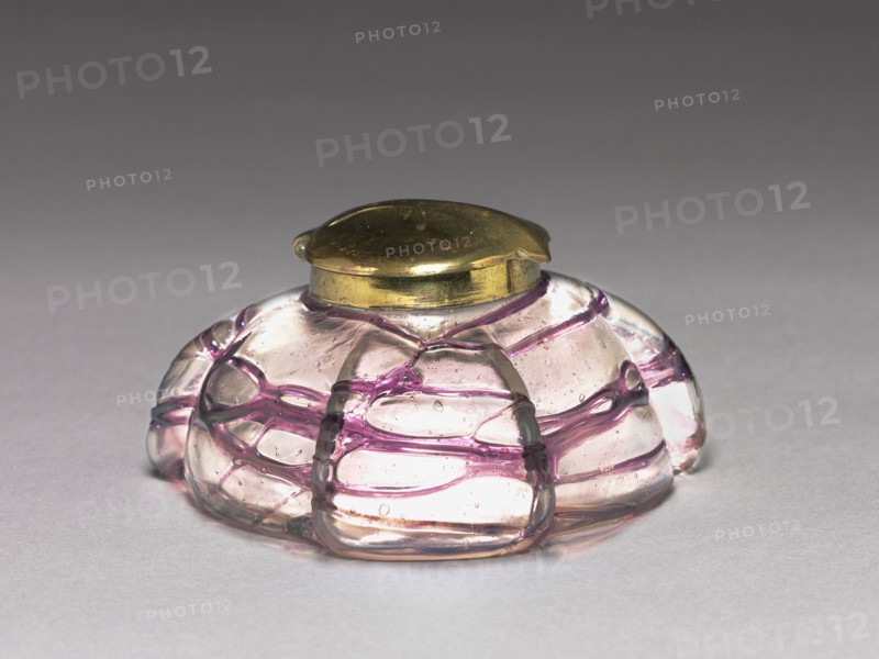 Inkwell, c. 1899. Pallme-König & Habel (Czech). Glass with bronze mount; overall: 6.1 x 9.9 cm (2 3/8 x 3 7/8 in.).