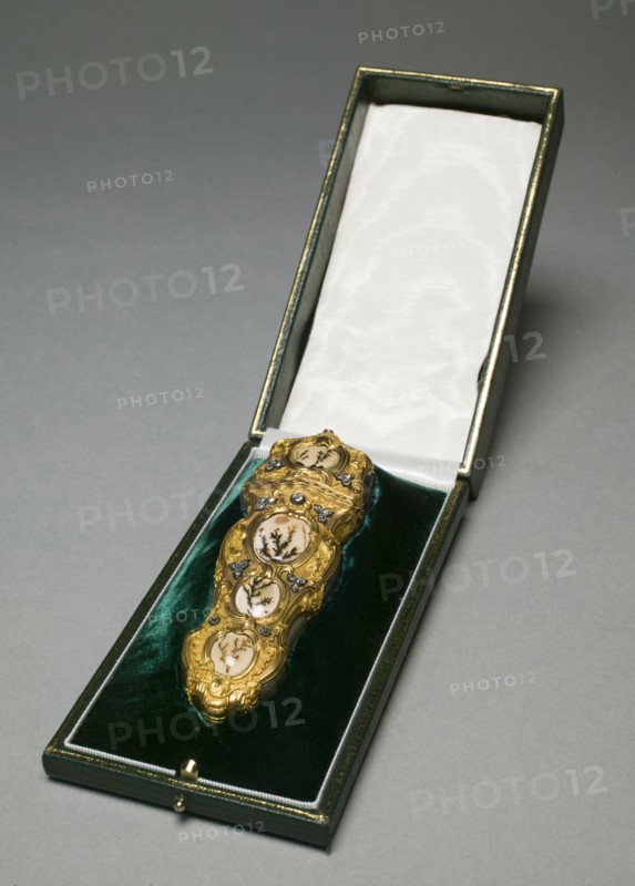 Case with Grooming Implements (Etui), c. 1750. England, 18th century. Gold, agate. diamonds, interior fitted with implements; overall: 11.8 cm (4 5/8 in.).