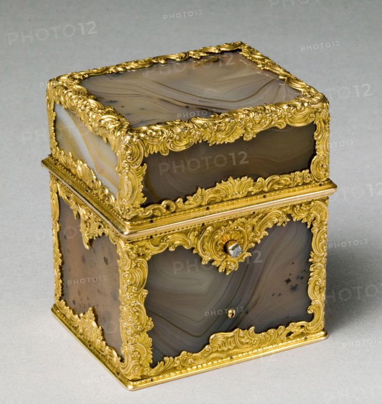 Nécessaire, c. 1760. Attributed to James Cox (British). Agate, gold and diamond.  mounted with 18 KT gold cagework; overall: 10.2 x 7.6 cm (4 x 3 in.).