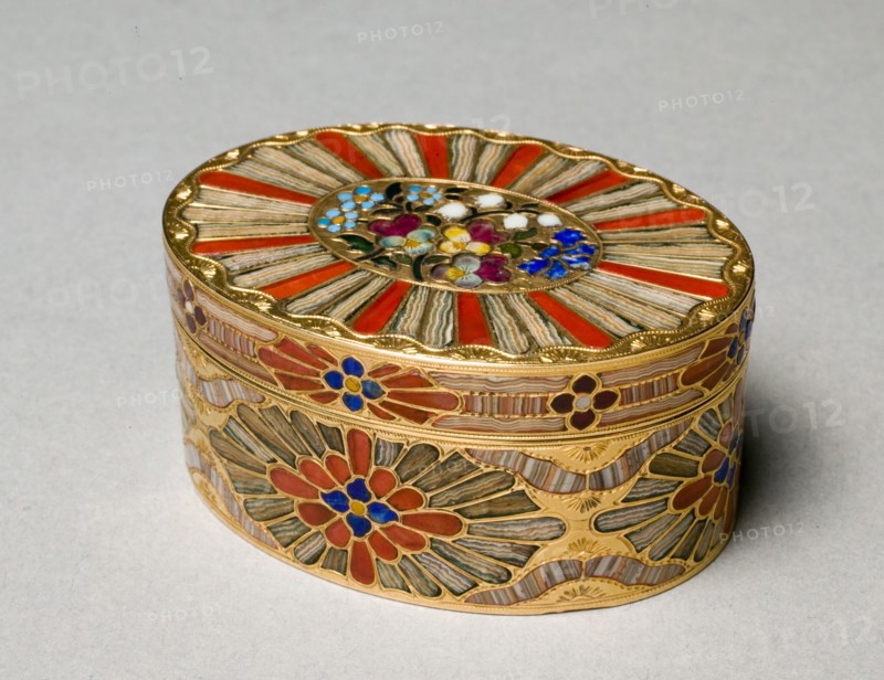 Snuff Box, c. 1780-1790. Johann Christian Neuber (German, 1736-1808). Gold, multi-colored hardstone; overall: 2.9 x 5.7 x 4.3 cm (1 1/8 x 2 1/4 x 1 11/16 in.)
