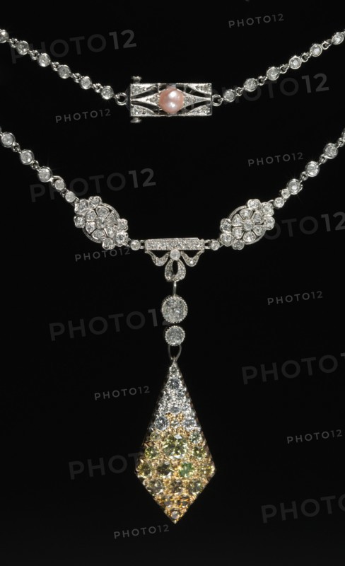 Necklace, c. 1900-20. America, 20th century. Demantoid garnet, diamonds, pearl, gold, platinum; overall: 24 x 3 x 0.5 cm (9 7/16 x 1 3/16 x 3/16 in.).