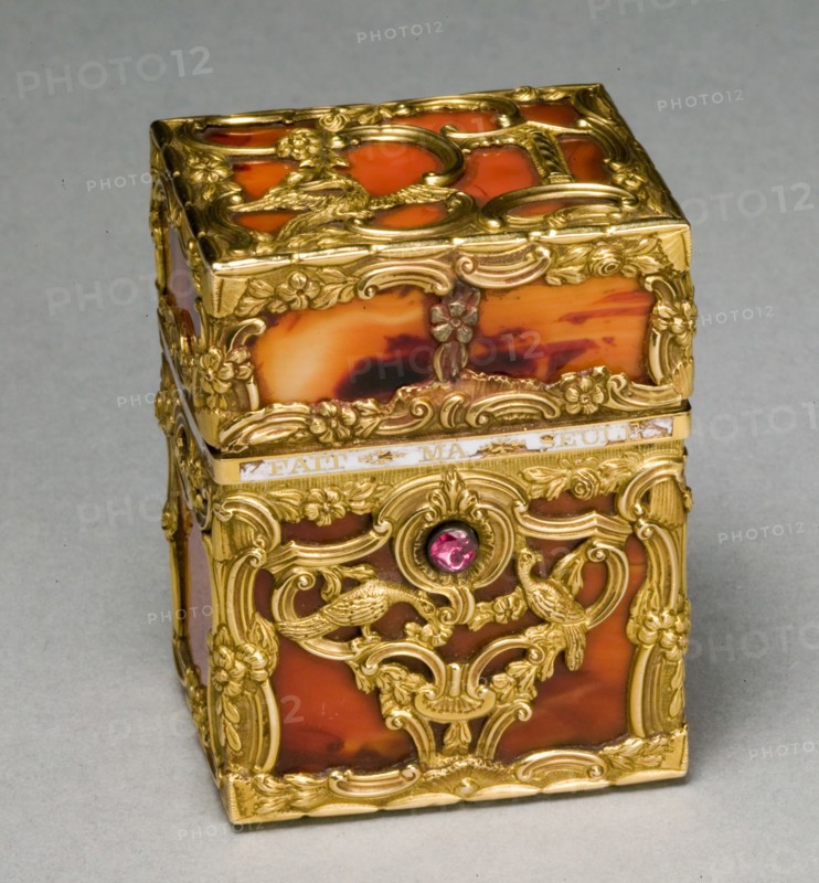 Box with Grooming Implements (Nécessaire), c. 1770. Attributed to James Barbot (British). Gold-mounted agate, enamel interior fitted with implements;