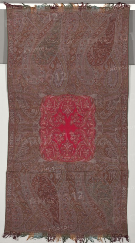 Long Shawl in a Vegetal Style with Coral Center, 1848-1852. Austria, England, France, or Scotland, 19th century. 3/1 twill weave; wool; overall: 342.3 x 165.1 cm (134 3/4 x 65 in.).