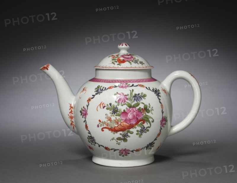 Teapot, c. 1782-1790. New Hall Porcelain Factory (British). Porcelain; overall: 15 x 20.1 x 12.4 cm (5 7/8 x 7 15/16 x 4 7/8 in.).