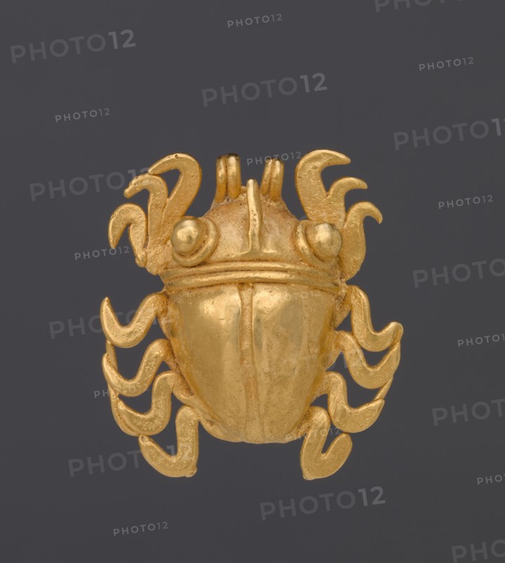 Insect Bell Pendant, 400-1100. Isthmian Region (Panama), Coclé, 5th century-12th century. Gold, cast; overall: 2.2 x 1.1 cm (7/8 x 7/16 in.).