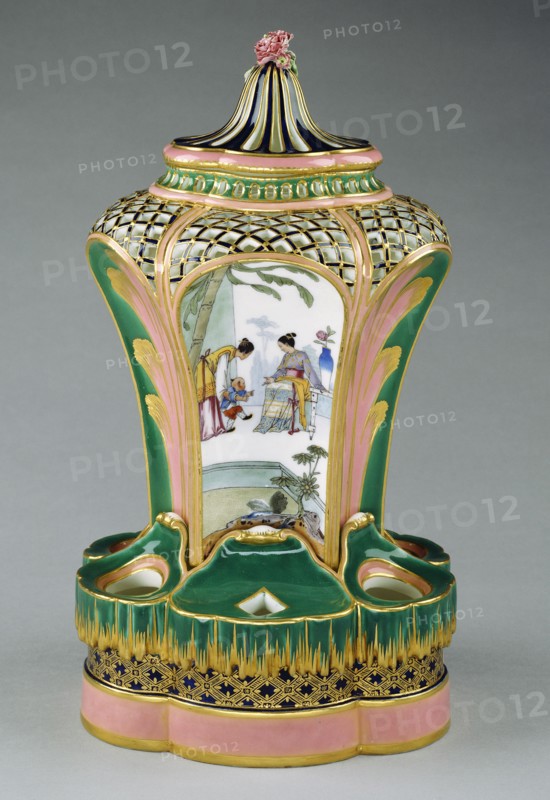 Vase, pot-pourri fontaine ou à dauphin, Painted decoration attributed to Charles-Nicolas Dodin, French, 1734 - 1803, Sèvres