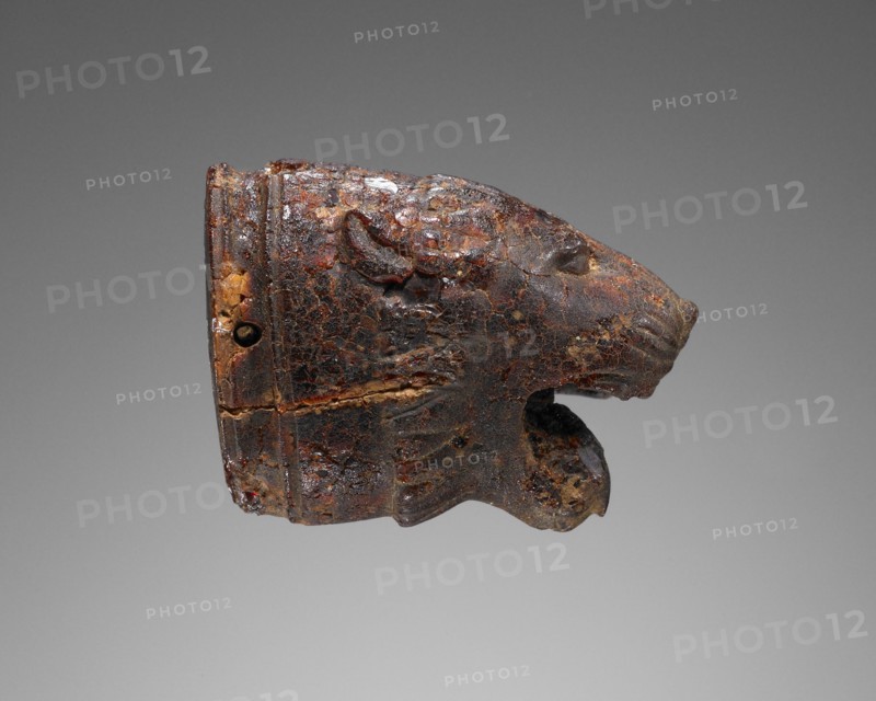 Pendant: Lion's Head; Italy; 550 - 500 B.C; Amber; 28 × 22 × 38 mm, 1 1,8 × 7,8 × 1 1,2 in