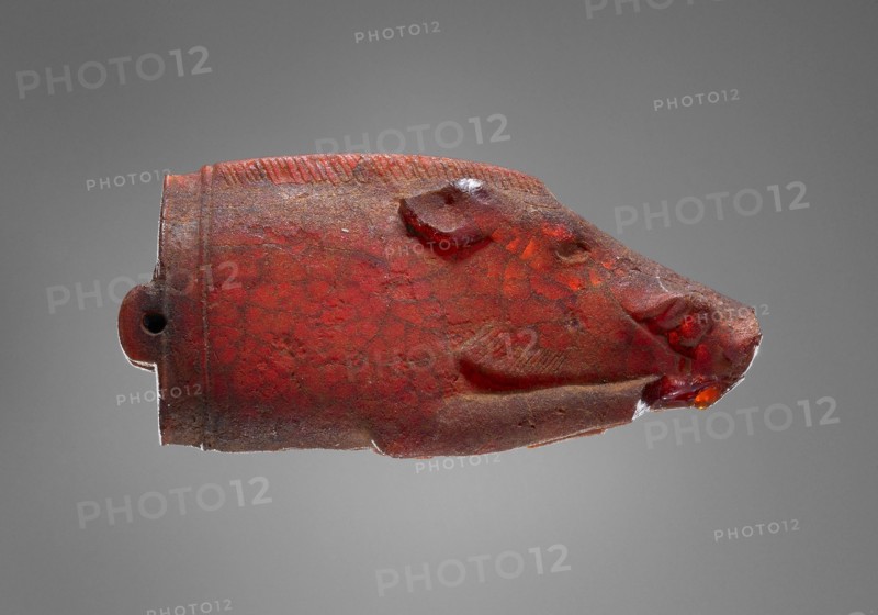 Pendant: Foreparts of a Recumbent Boar; Italy; 525 - 480 B.C; Amber; 24.5 × 50 × 13 mm, 9.3 g, 15,16 × 1 15,16 × 1,2 in.