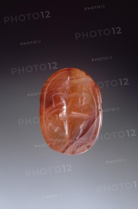 Engraved Scarab; Greece; late 6th century B.C; Carnelian; 1 x 1.9 x 1.4 cm, 3,8 x 3,4 x 9,16 in
