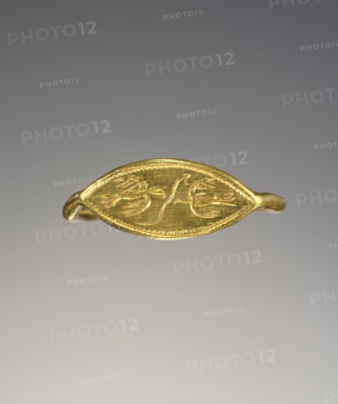 Ring; Greece; late 6th century B.C; Gold; 1.6 × 7.5 cm, 5,8 × 2 15,16 in