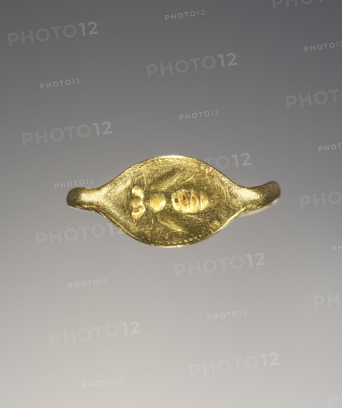 Ring; Greece; mid-5th century B.C; Gold; 1.2 × 0.7 cm, 1,2 × 1,4 in