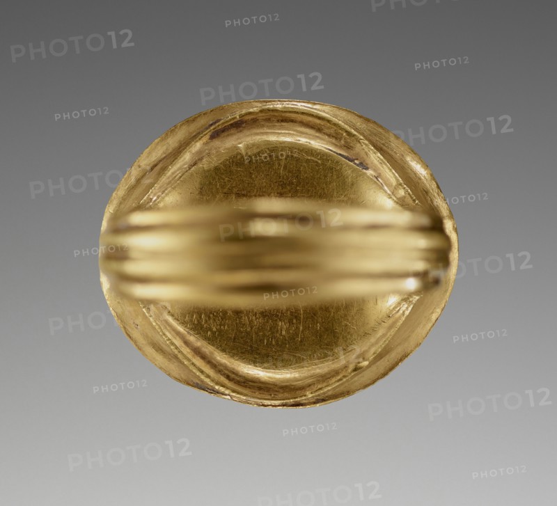 Ring, Leda and the Swan, about 300 B.C; Gold; 2.1 × 1.9 cm, 13,16 × 3,4 in