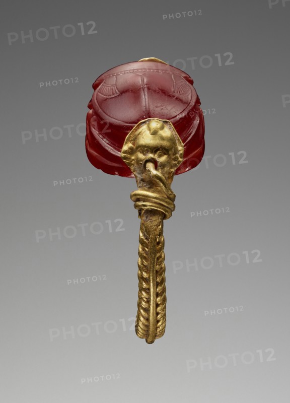 Scarab; Master of the Boston Dionysos; Etruria; 520 - 510 B.C; Carnelian and gold; 0.7 × 1.2 × 0.9 cm, 1,4 × 1,2 × 3,8 in