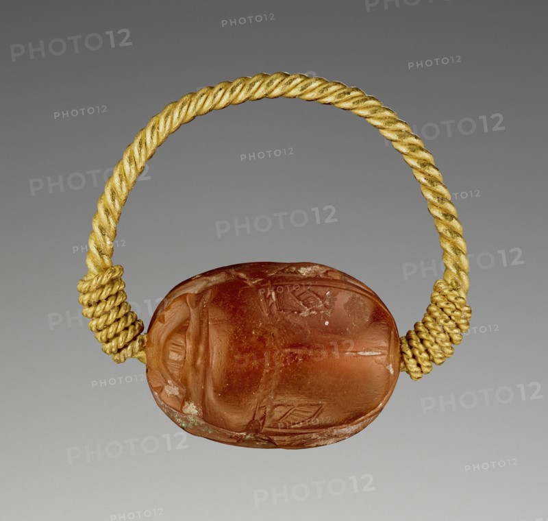Gem Engraved with a Two-Horse Chariot and Driver; Etruria; 400–300 B.C; Carnelian and gold; 0.8 × 1.5 × 1.2 cm