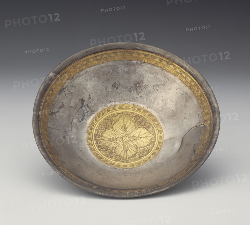 Bowl with Leaf Calyx Medallion; 1st century B.C; Silver with gilding; 4.4 × 19.7 cm, 0.2406 kg, 1 3,4 × 7 3,4 in., 1,2 lb