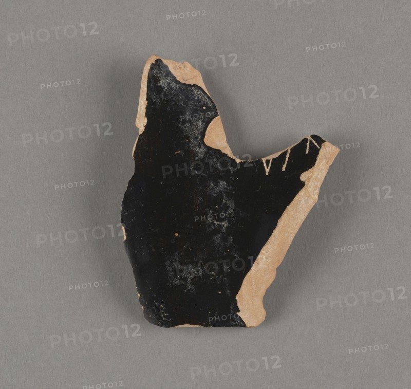 Attic Red-Figure Astragalos Fragment; Attributed to Syriskos, Greek, Attic, active 480 - 460 B.C., Athens, Greece; about 470 B