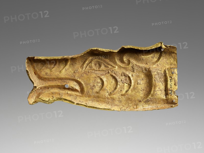 Applique in the shape of a wolf's head; Central Asia; 100 B.C.–A.D. 50; Gold and inlaid stones; 4.9 × 11.4 × 2.5 cm