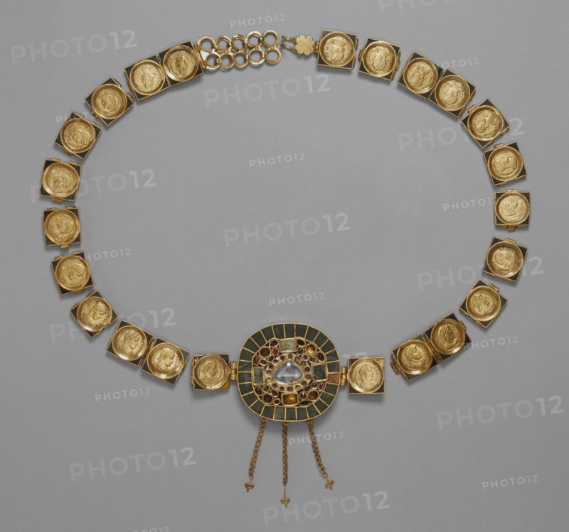 Coin Belt; Roman Empire; about A.D. 379–395; Gold, enamel, sapphire, emerald, garnet, and glass; 79.1 cm, 31 1,8 in