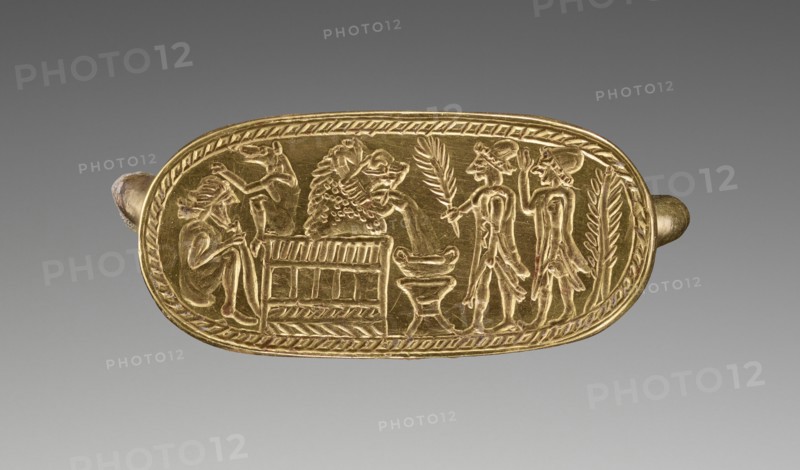 Ambush at a Fountain; Etruria; 550 - 500 B.C; Hoop: gold-plated silver; bezel: gold; 2.1 × 1 cm, 13,16 × 3,8 in