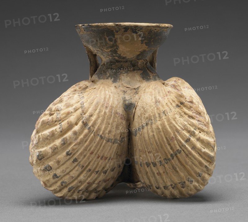 Cockleshell Aryballos; Athens, Greece; 525 - 475 B.C; Terracotta; 7.3 × 4 cm, 2 7,8 × 1 9,16 in