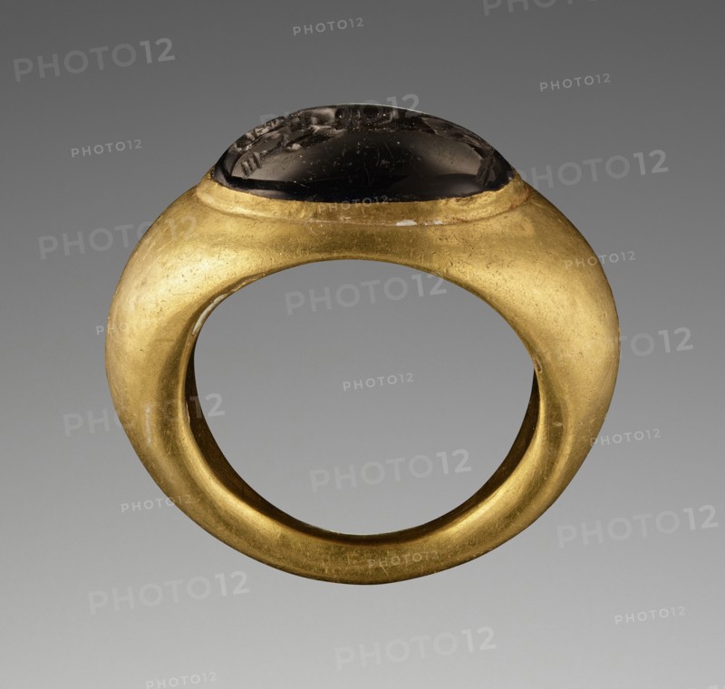 Engraved Gem with Mars inset into a Hollow Ring; 2nd - 1st century B.C; Gem: red garnet; ring: gold; 1.8 × 1.3 × 6.5 cm