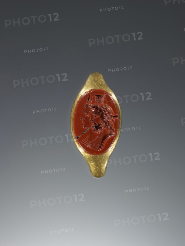 Engraved Gem Set Into a Ring; 2nd century; Gem: red jasper; ring: gold; 1.3 × 1.9 cm, 1,2 × 3,4 in