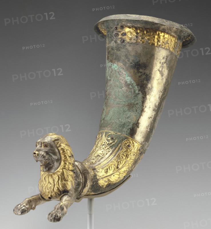 Lion-Shaped Spouted Horn; Eastern Parthian Empire; 1st century B.C; Gilt silver, stone, and garnets; 30.5 × 18.5 × 35.5 cm