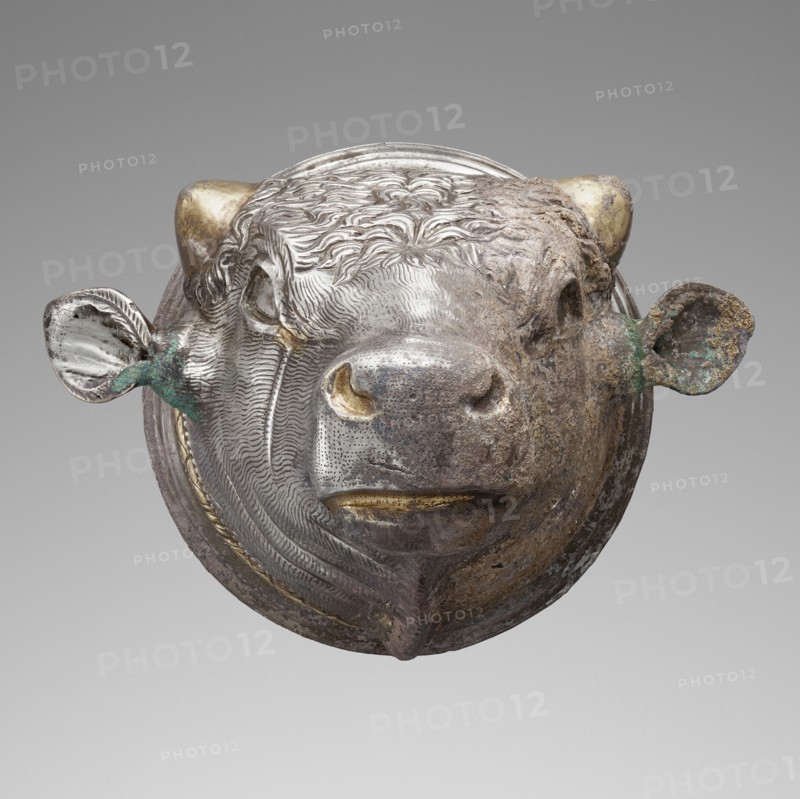 Bull's-Head Cup with a Liner; East Greece; 100 B.C.–A.D. 100; Silver with leaf gilding; 9 × 12.1 × 10.7 cm, 0.274 kg, 3 9,16 × 4