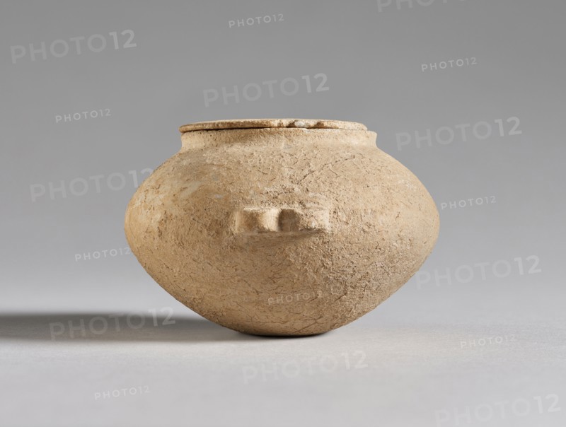 Lidded Spherical Box; Cyclades, Greece; 2700 - 2200 B.C; Marble; 7.6 × 11.7 cm, 3 × 4 5,8 in