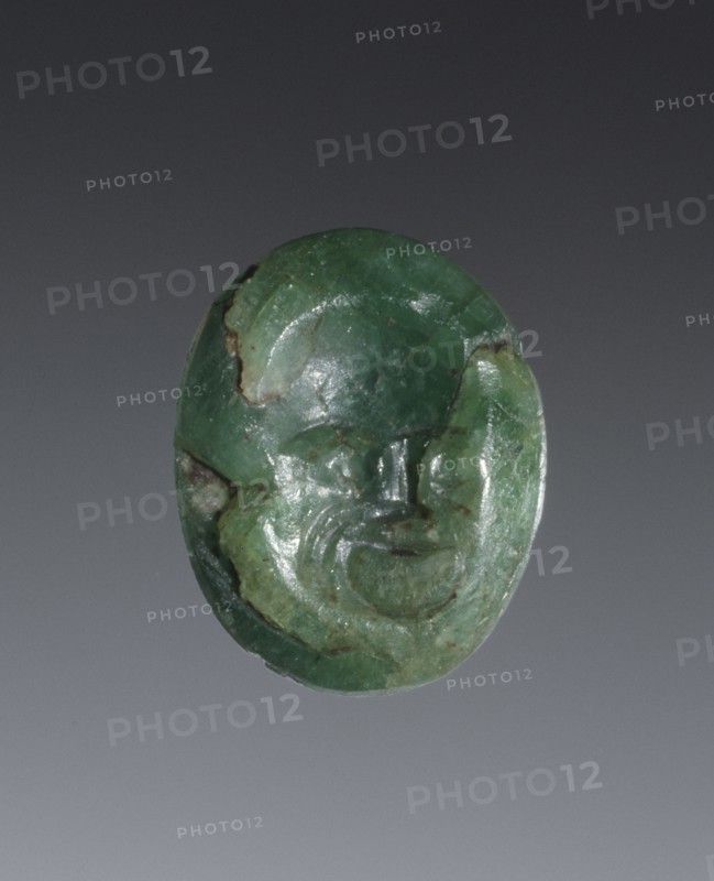 Engraved Gem; 1st century; Emerald; 0.8 × 0.6 × 0.4 cm, 5,16 × 1,4 × 1,8 in
