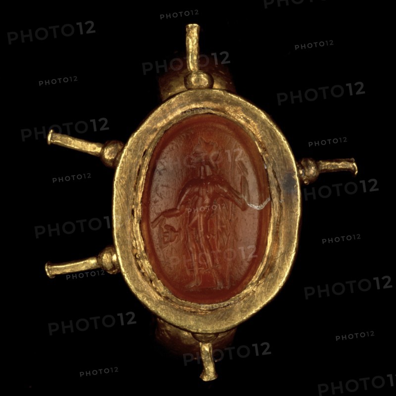 Ring; Roman Empire; 250 - 400; Gold, carnelian; 2.5 × 2.6 cm, 1 × 1 in