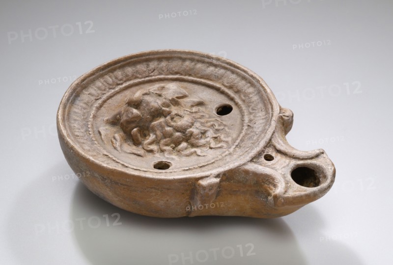 Lamp, Anatolia; 1st - 4th century; Terracotta; 2.9 x 7.9 x 10.6 cm, 1 1,8 x 3 1,8 x 4 3,16 in