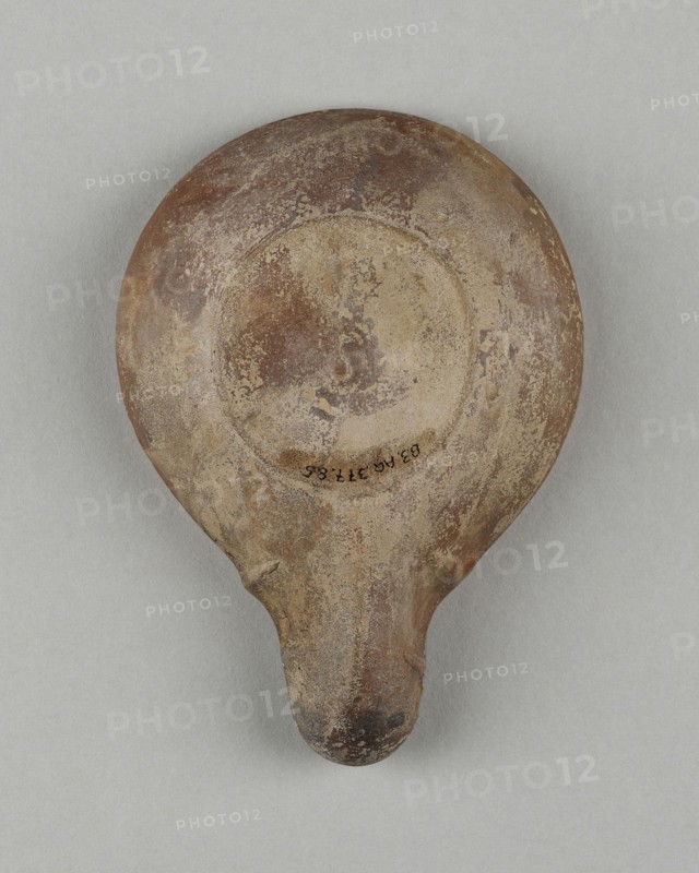 Lamp, Anatolia; 1st - 4th century; Terracotta; 3 x 8 x 11 cm, 1 3,16 x 3 1,8 x 4 5,16 in