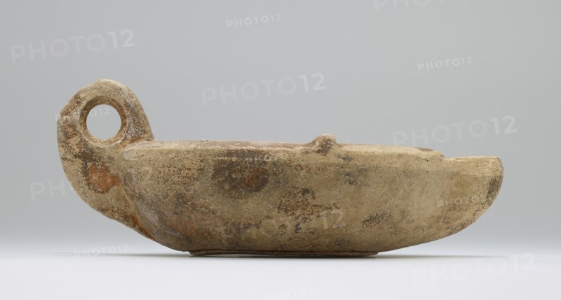 Lamp, Anatolia; 1st - 4th century; Terracotta; 2.5 x 8.5 x 11.5 cm, 1 x 3 3,8 x 4 1,2 in
