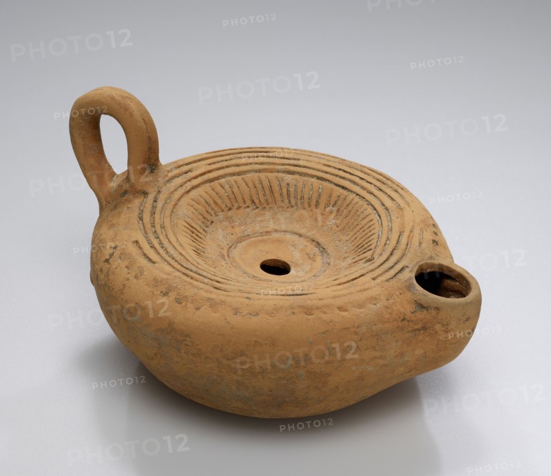 Lamp, Asia Minor; 1st - 4th century; Terracotta; 3.5 x 8 x 10.2 cm, 1 3,8 x 3 1,8 x 4 in