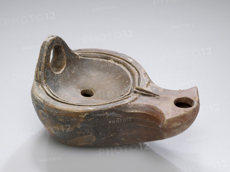 Lamp, Asia Minor; 1st - 4th century; Terracotta; 3 x 6.5 x 8.6 cm, 1 3,16 x 2 9,16 x 3 3,8 in