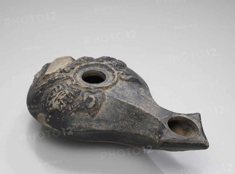 Lamp, Central Anatolia, Anatolia; 2nd century B.C; Terracotta; 3.5 x 7 x 12.5 cm, 1 3,8 x 2 3,4 x 4 15,16 in