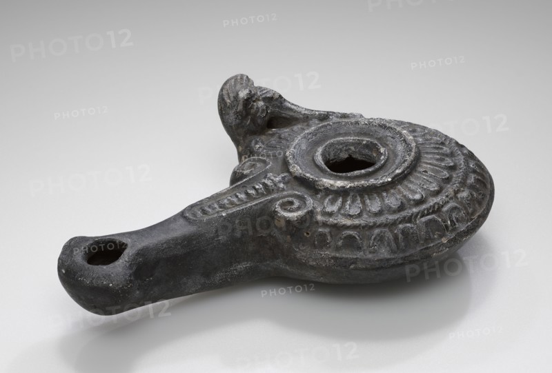 Lamp, Anatolia; 1st century B.C; Terracotta; 3.2 × 7.6 × 12.5 cm, 1 1,4 × 3 × 4 15,16 in