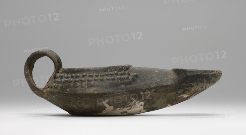 Lamp, Central Anatolia, Anatolia; 2nd - 1st century B.C; Terracotta; 3.5 × 6.5 × 13.3 cm, 1 3,8 × 2 9,16 × 5 1,4 in