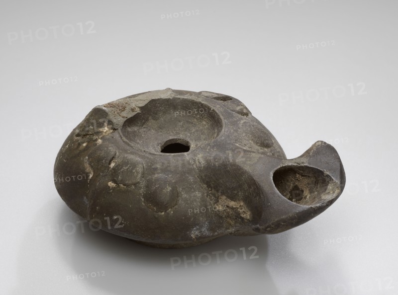 Lamp, Cnidos, ?, 3rd century B.C; Terracotta; 3.2 × 7.2 × 10 cm, 1 1,4 × 2 13,16 × 3 15,16 in