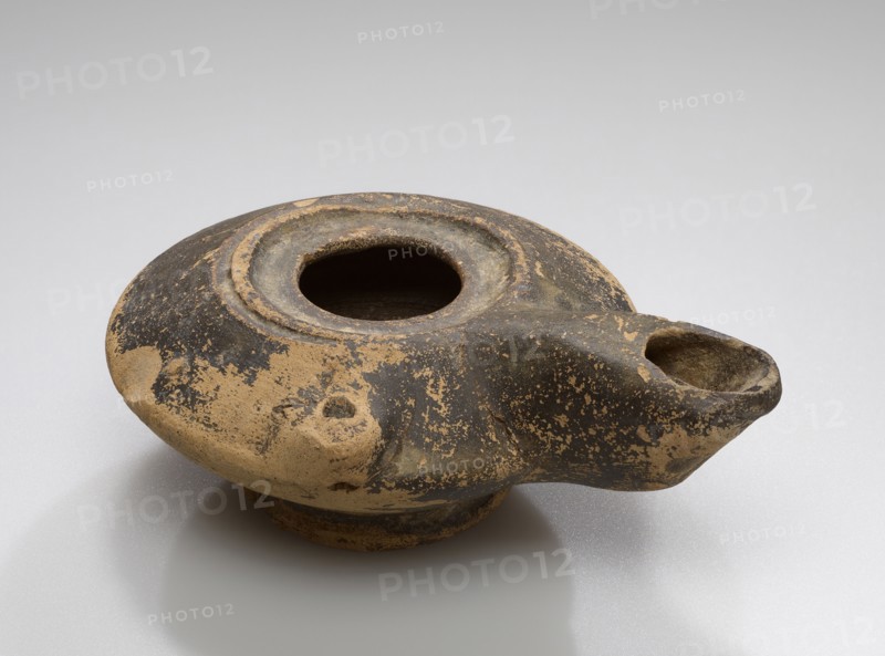 Lamp, Anatolia; 3rd century B.C; Terracotta; 3.2 × 7 × 9.4 cm, 1 1,4 × 2 3,4 × 3 11,16 in