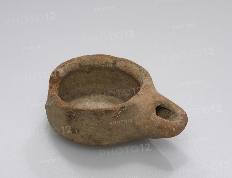 Lamp, Asia Minor; 5th - 4th century B.C; Terracotta; 1.5 × 3.4 × 5 cm, 9,16 × 1 5,16 × 1 15,16 in