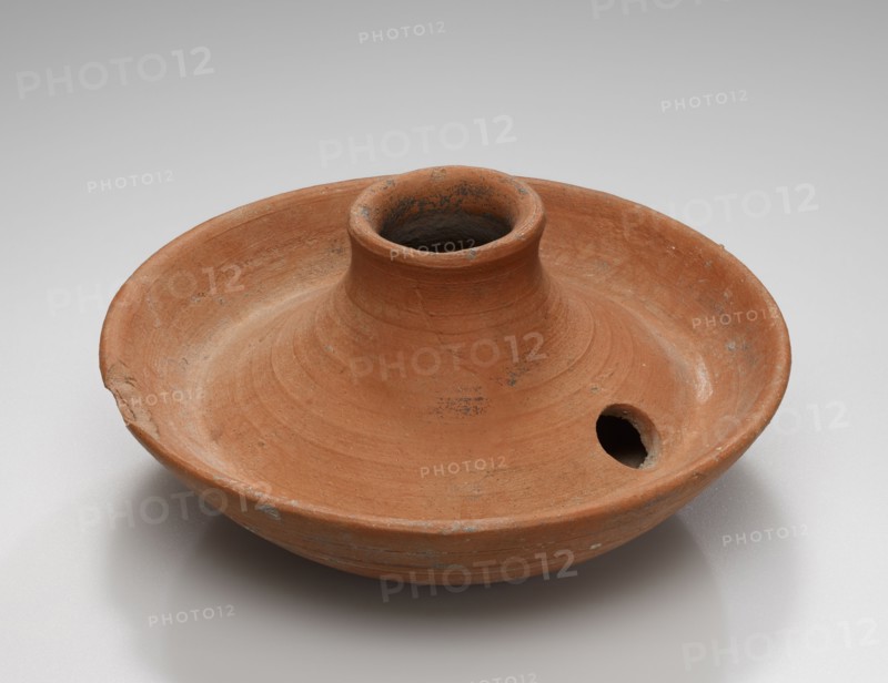 Lamp, North Africa; 5th - 4th century B.C; Terracotta; 5.6 × 10.3 × 10.3 cm, 2 3,16 × 4 1,16 × 4 1,16 in