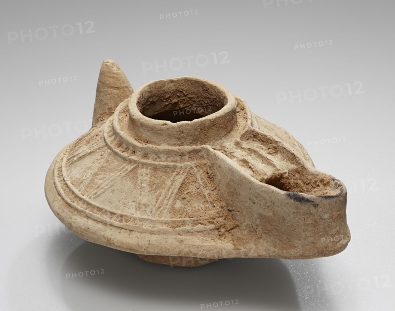 Lamp, Syria; 5th - 6th century; Terracotta; 4.9 x 7.5 x 10 cm, 1 15,16 x 2 15,16 x 3 15,16 in