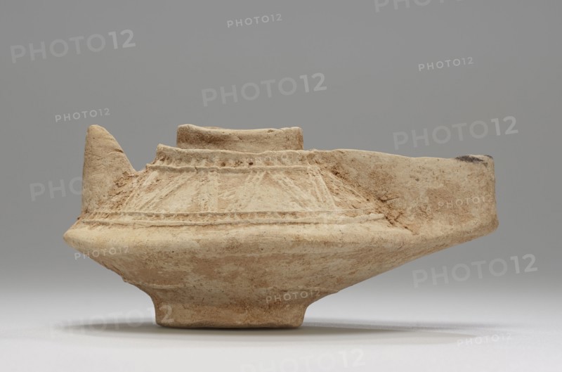 Lamp, Syria; 5th - 6th century; Terracotta; 4.9 x 7.5 x 10 cm, 1 15,16 x 2 15,16 x 3 15,16 in
